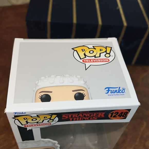 Eleven 1248 Tank Suit Amazon Exclusive Funko POP! Stranger Things - Picture 5 of 5